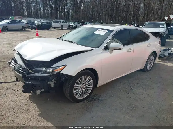 58ABK1GG8HU045501 2017 LEXUS ES - Image 2