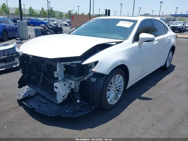 58ABK1GG8HU045899 2017 LEXUS ES - Image 2
