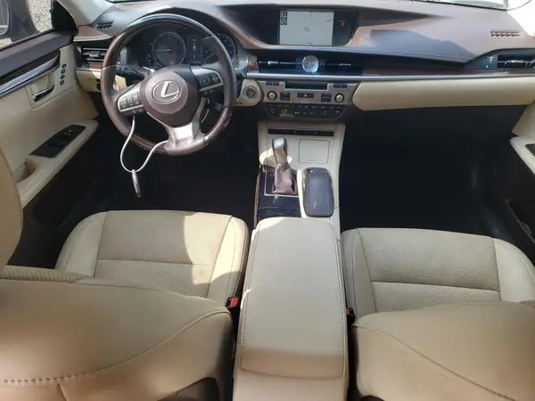 58ABK1GG8HU049662 2017 LEXUS ES - Image 8