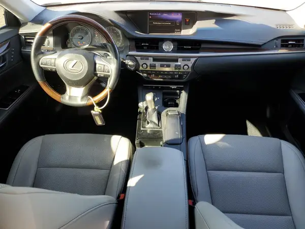 58ABK1GG8HU052464 2017 LEXUS ES - Image 8
