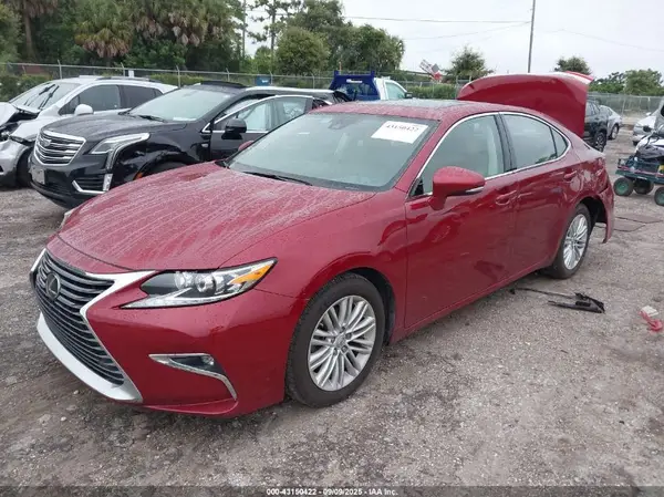 58ABK1GG8HU052478 2017 LEXUS ES - Image 2