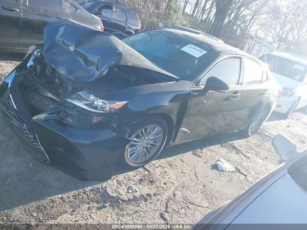 58ABK1GG8HU054246 2017 LEXUS ES - Image 2