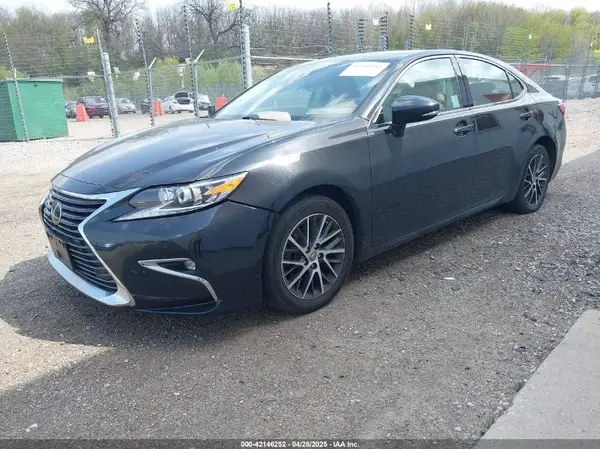 58ABK1GG8HU055316 2017 LEXUS ES - Image 2