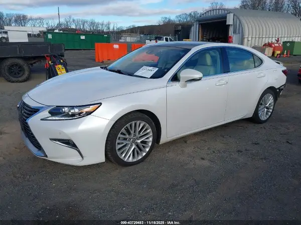 58ABK1GG8HU056594 2017 LEXUS ES - Image 2