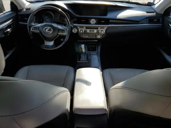 58ABK1GG8HU057308 2017 LEXUS ES - Image 8