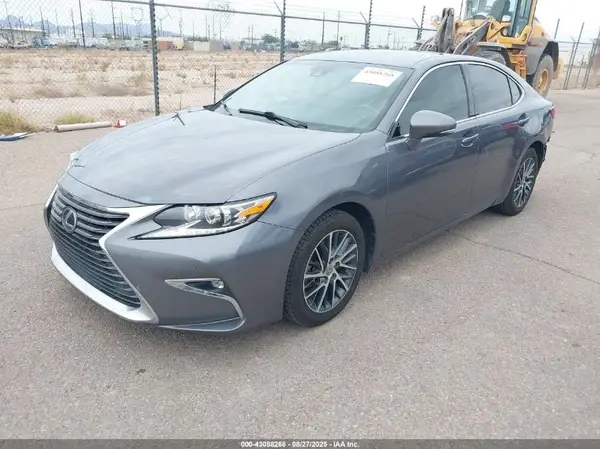 58ABK1GG8HU058376 2017 LEXUS ES - Image 2