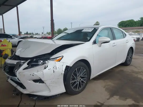 58ABK1GG8HU059107 2017 LEXUS ES - Image 2