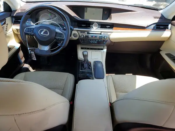 58ABK1GG8HU059625 2017 LEXUS ES - Image 8