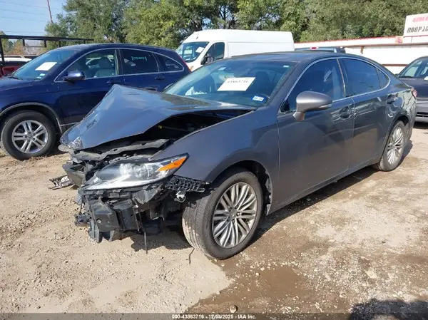 58ABK1GG8HU060287 2017 LEXUS ES - Image 2