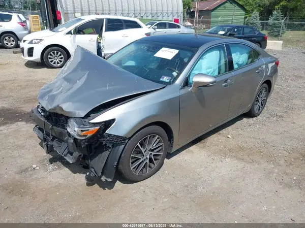 58ABK1GG8HU065876 2017 LEXUS ES - Image 2