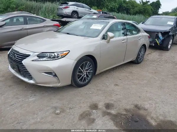 58ABK1GG8HU067630 2017 LEXUS ES - Image 2