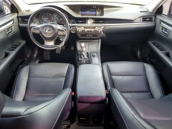 58ABK1GG8HU068969 2017 LEXUS ES - Image 8
