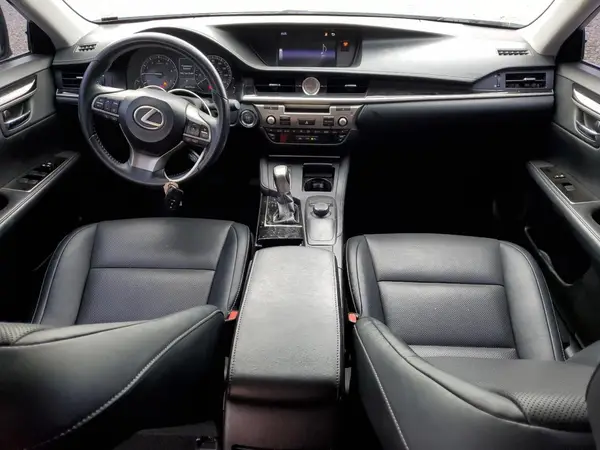 58ABK1GG8HU069023 2017 LEXUS ES - Image 8