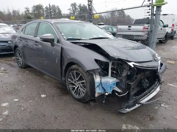 58ABK1GG8HU069071 2017 LEXUS ES - Image 1