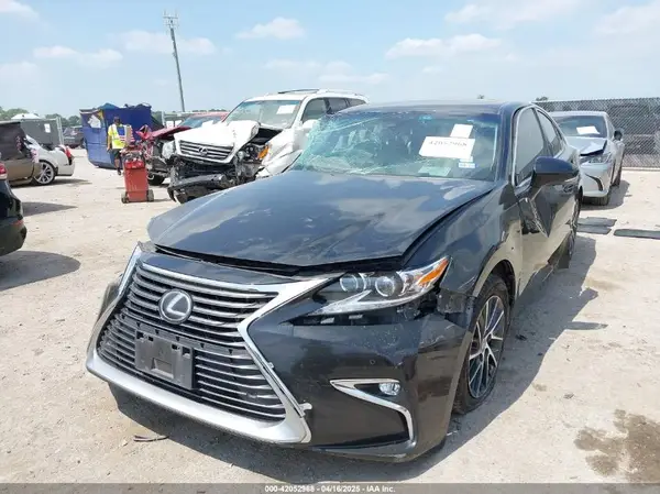 58ABK1GG8HU069734 2017 LEXUS ES - Image 2