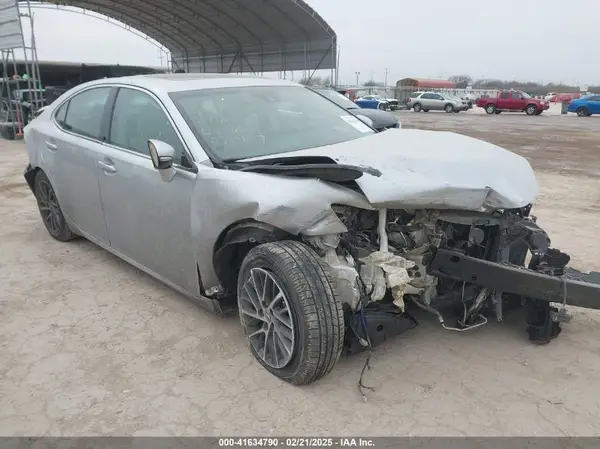 58ABK1GG8HU070107 2017 LEXUS ES - Image 1