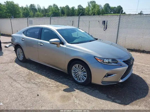 58ABK1GG8HU070799 2017 LEXUS ES - Image 1