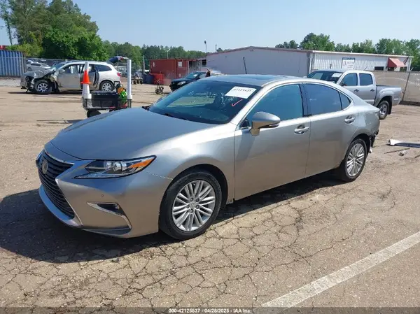 58ABK1GG8HU070799 2017 LEXUS ES - Image 2