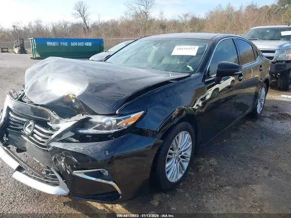 58ABK1GG8HU071967 2017 LEXUS ES - Image 2