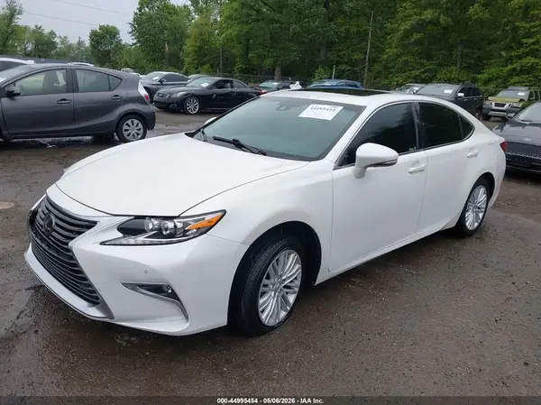 58ABK1GG8HU072083 2017 LEXUS ES - Image 2