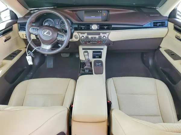 58ABK1GG8HU073685 2017 LEXUS ES - Image 8