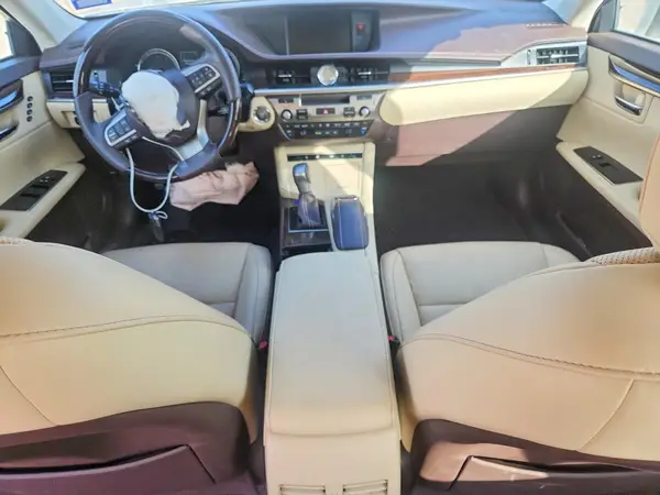 58ABK1GG8HU074433 2017 LEXUS ES - Image 8