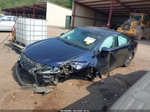 58ABK1GG8HU074612 2017 LEXUS ES - Image 2