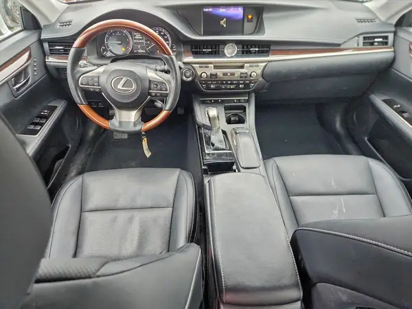 58ABK1GG8HU074626 2017 LEXUS ES - Image 8