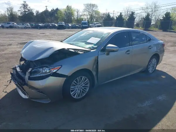 58ABK1GG8HU075890 2017 LEXUS ES - Image 2