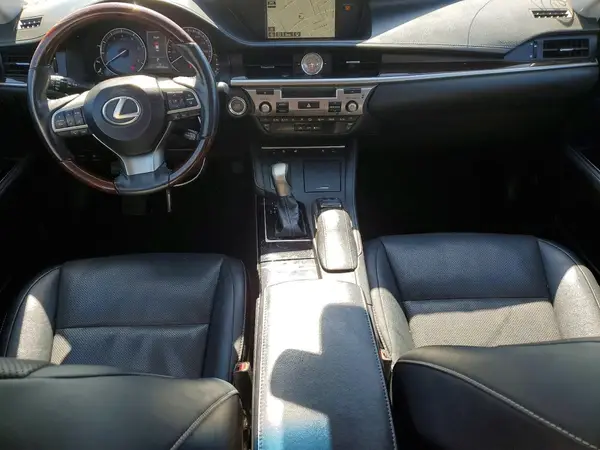 58ABK1GG8HU076084 2017 LEXUS ES - Image 8