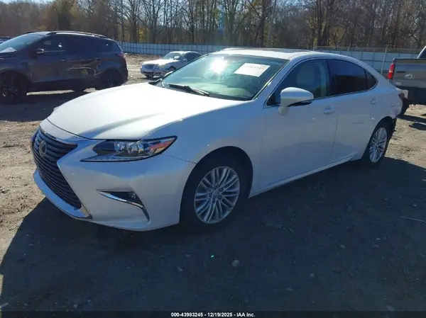 58ABK1GG8HU076098 2017 LEXUS ES - Image 2
