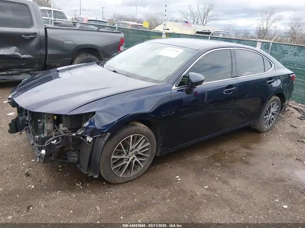 58ABK1GG8HU076537 2017 LEXUS ES - Image 2