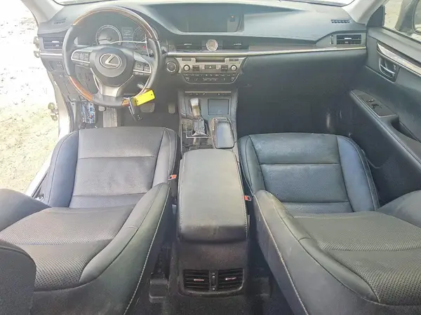 58ABK1GG8HU077641 2017 LEXUS ES - Image 8