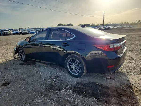58ABK1GG8JU080903 2018 LEXUS ES - Image 2