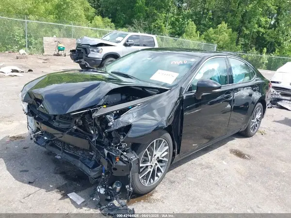 58ABK1GG8JU081291 2018 LEXUS ES - Image 2