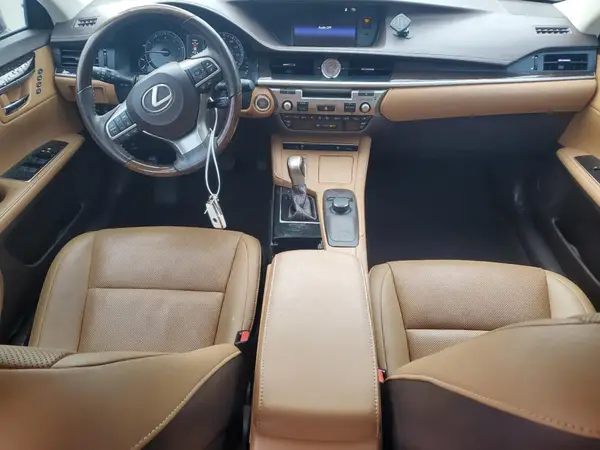 58ABK1GG8JU082134 2018 LEXUS ES - Image 8