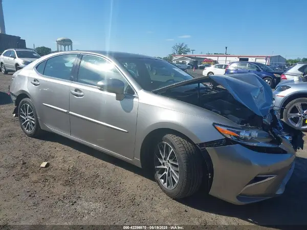 58ABK1GG8JU083879 2018 LEXUS ES - Image 1
