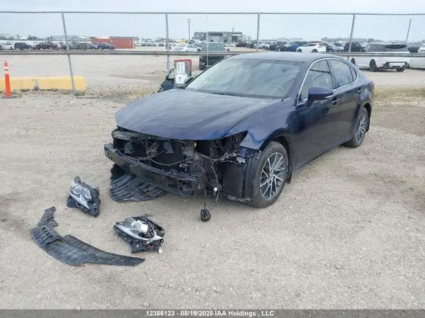 58ABK1GG8JU085504 2018 LEXUS ES - Image 2
