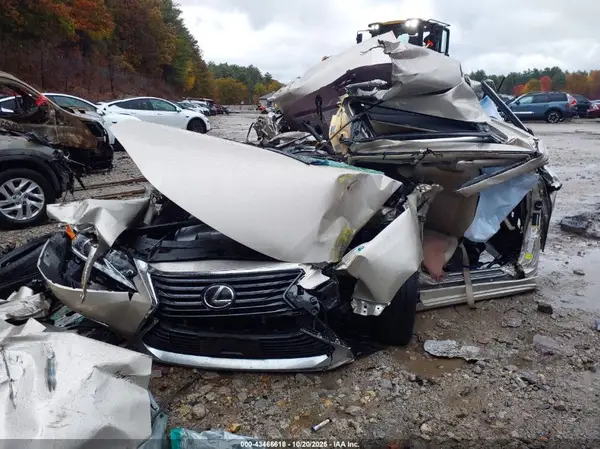 58ABK1GG8JU085535 2018 LEXUS ES - Image 2