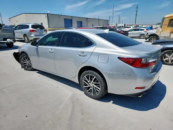 58ABK1GG8JU087057 2018 LEXUS ES - Image 2