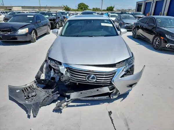 58ABK1GG8JU087057 2018 LEXUS ES - Image 8