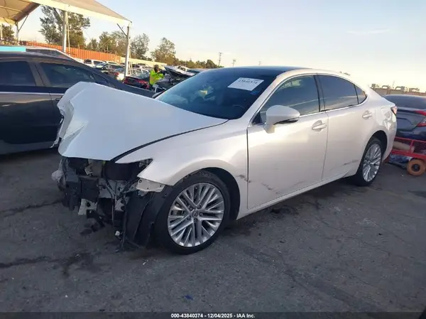 58ABK1GG8JU088001 2018 LEXUS ES - Image 2