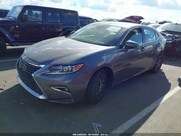58ABK1GG8JU089102 2018 LEXUS ES - Image 2