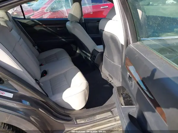 58ABK1GG8JU089102 2018 LEXUS ES - Image 8