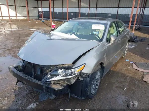 58ABK1GG8JU089374 2018 LEXUS ES - Image 2