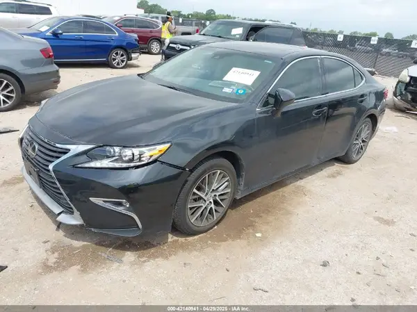 58ABK1GG8JU090394 2018 LEXUS ES - Image 2