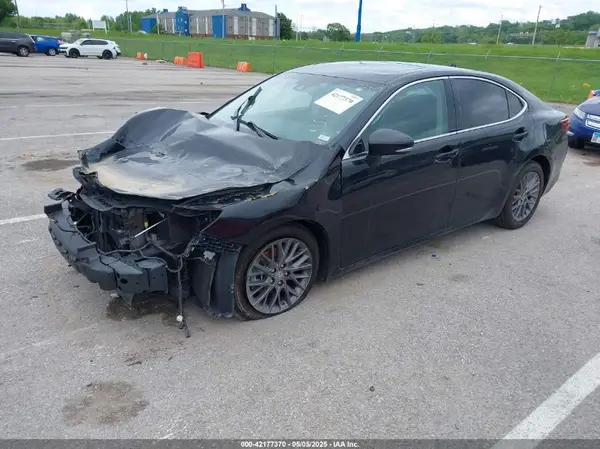 58ABK1GG8JU091304 2018 LEXUS ES - Image 2