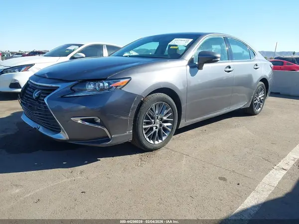 58ABK1GG8JU091447 2018 LEXUS ES - Image 2