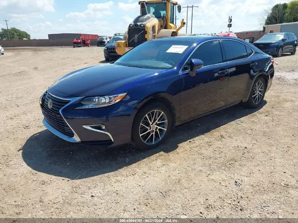 58ABK1GG8JU091786 2018 LEXUS ES - Image 2