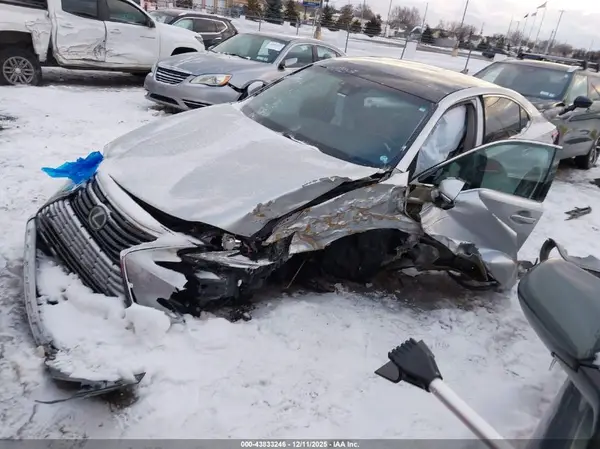 58ABK1GG8JU094820 2018 LEXUS ES - Image 2